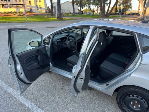 Used 2016 Ford Fiesta S image 18