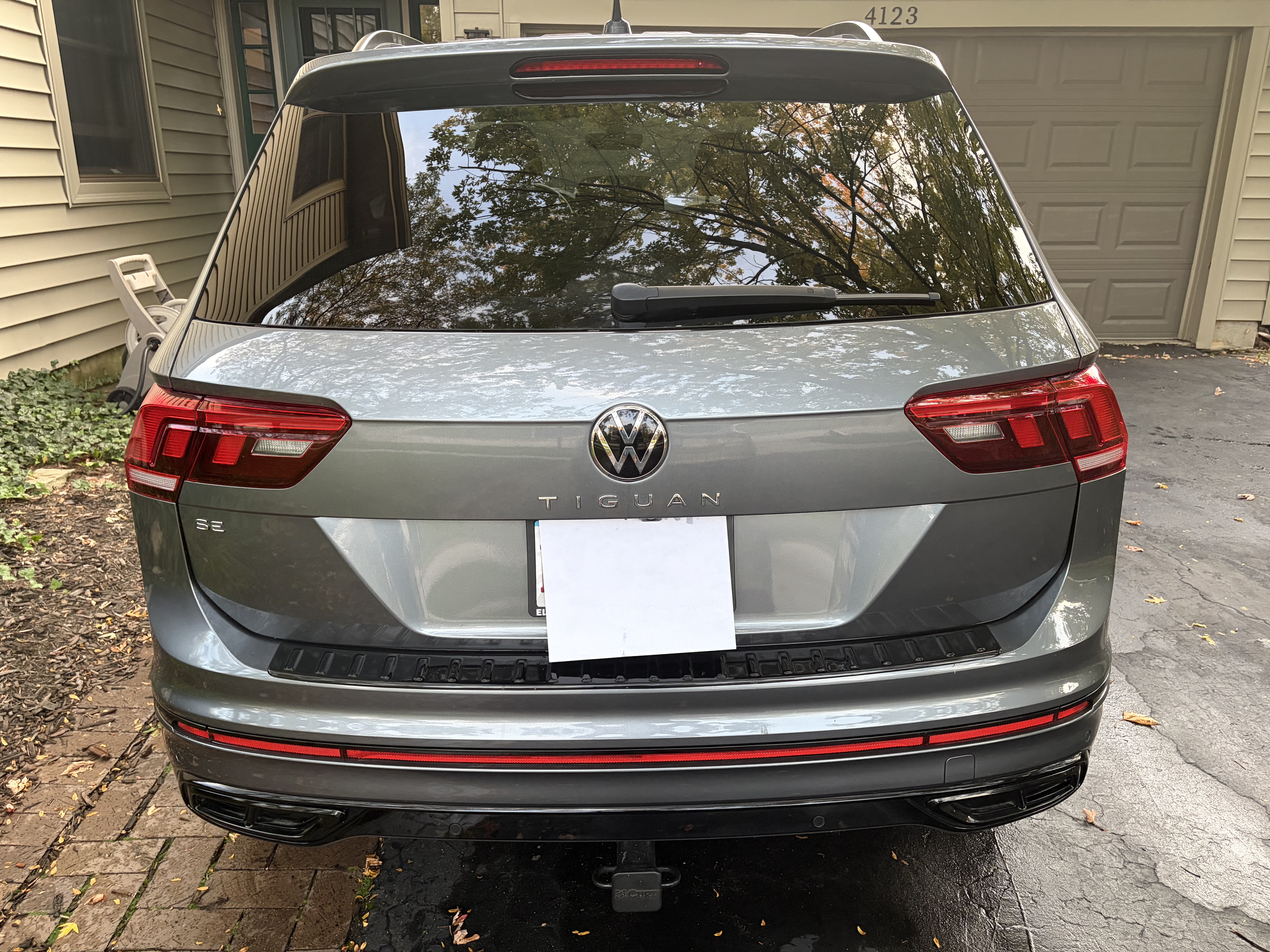 Used 2023 Volkswagen Tiguan SE R-Line FWD image 5