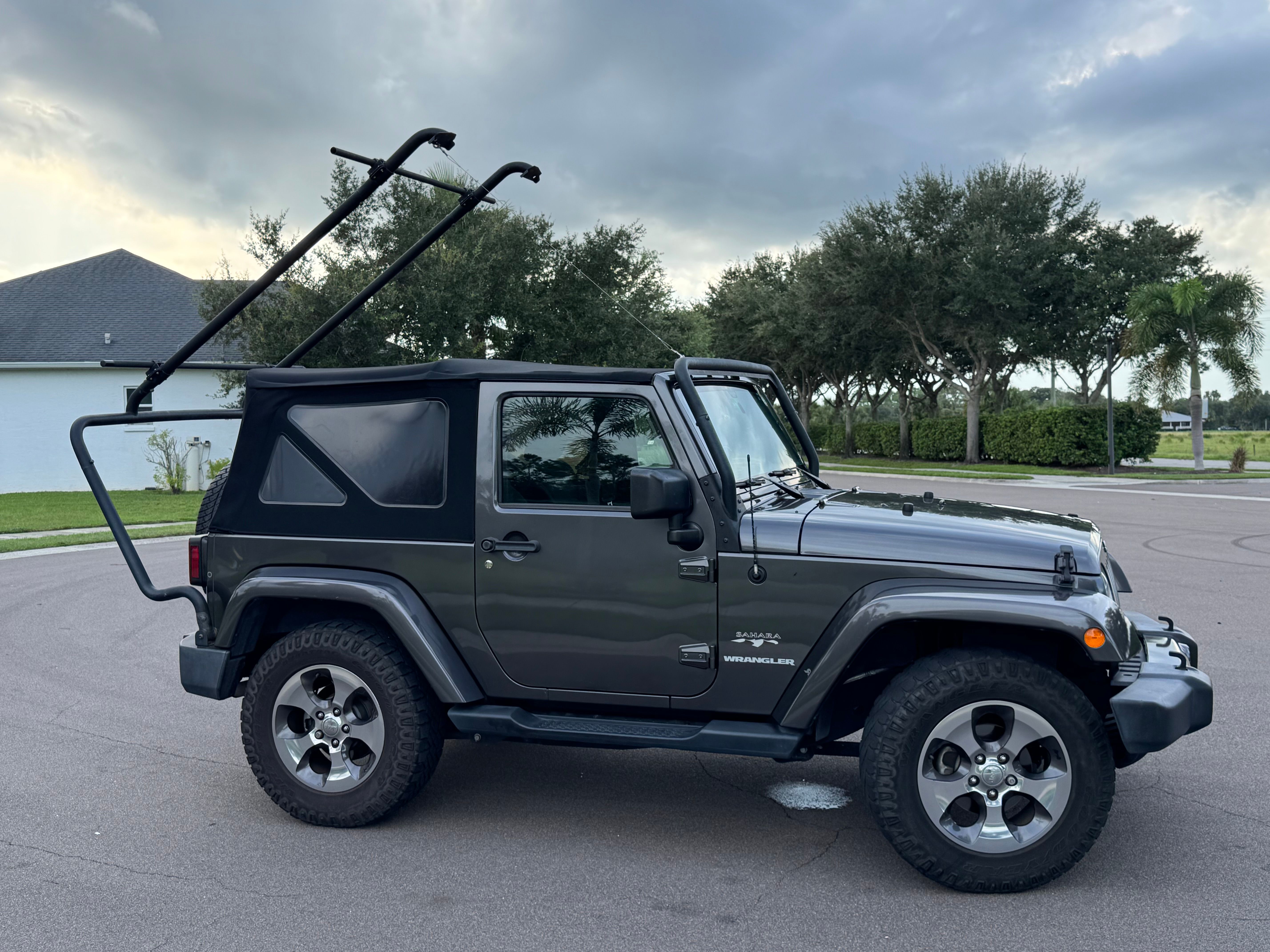 Used 2017 Jeep Wrangler Sahara w/ Connectivity Group AWD/4WD image 11