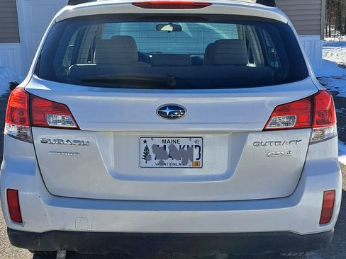 Used 2014 Subaru Outback 2.5i w/ Alloy Wheel Package image 4