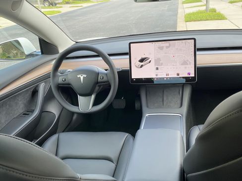 Used 2023 Tesla Model 3 Standard Range image 13