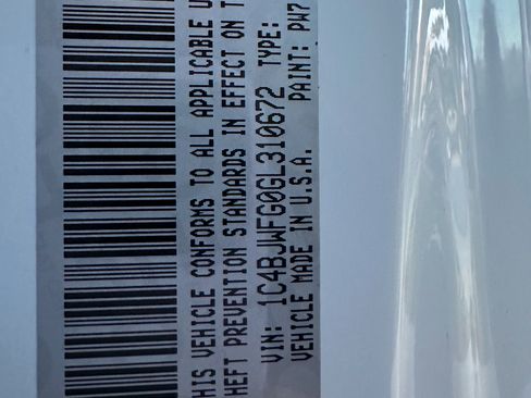 Used 2016 Jeep Wrangler Unlimited Rubicon w/ Connectivity Group image 15