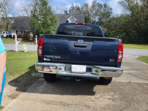 Used 2019 Nissan Frontier SV image 14