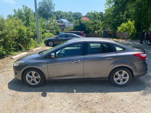 Used 2013 Ford Focus SE FWD image 5