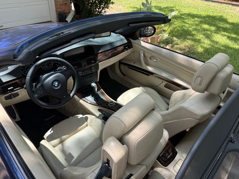 Used 2011 BMW 335i Convertible RWD image 15