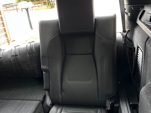 Used 2023 Land Rover Discovery Sport S R-Dynamic image 6