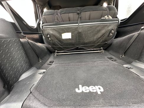 Used 2015 Jeep Wrangler Sport w/ Connectivity Group AWD/4WD image 11