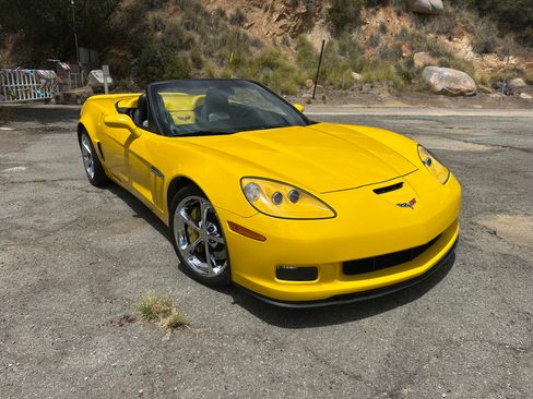 Used 2011 Chevrolet Corvette Grand Sport w/ Preferred Equipment Group RWD image 8