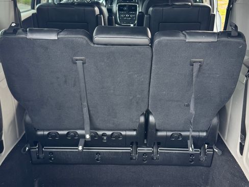 Used 2019 Dodge Grand Caravan SXT FWD image 13
