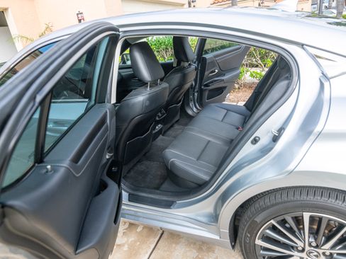 Used 2023 Lexus ES 300h w/ Premium Package image 13