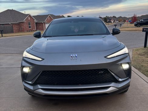 Used 2025 Buick Envista Sport Touring w/ Convenience I Package image 2