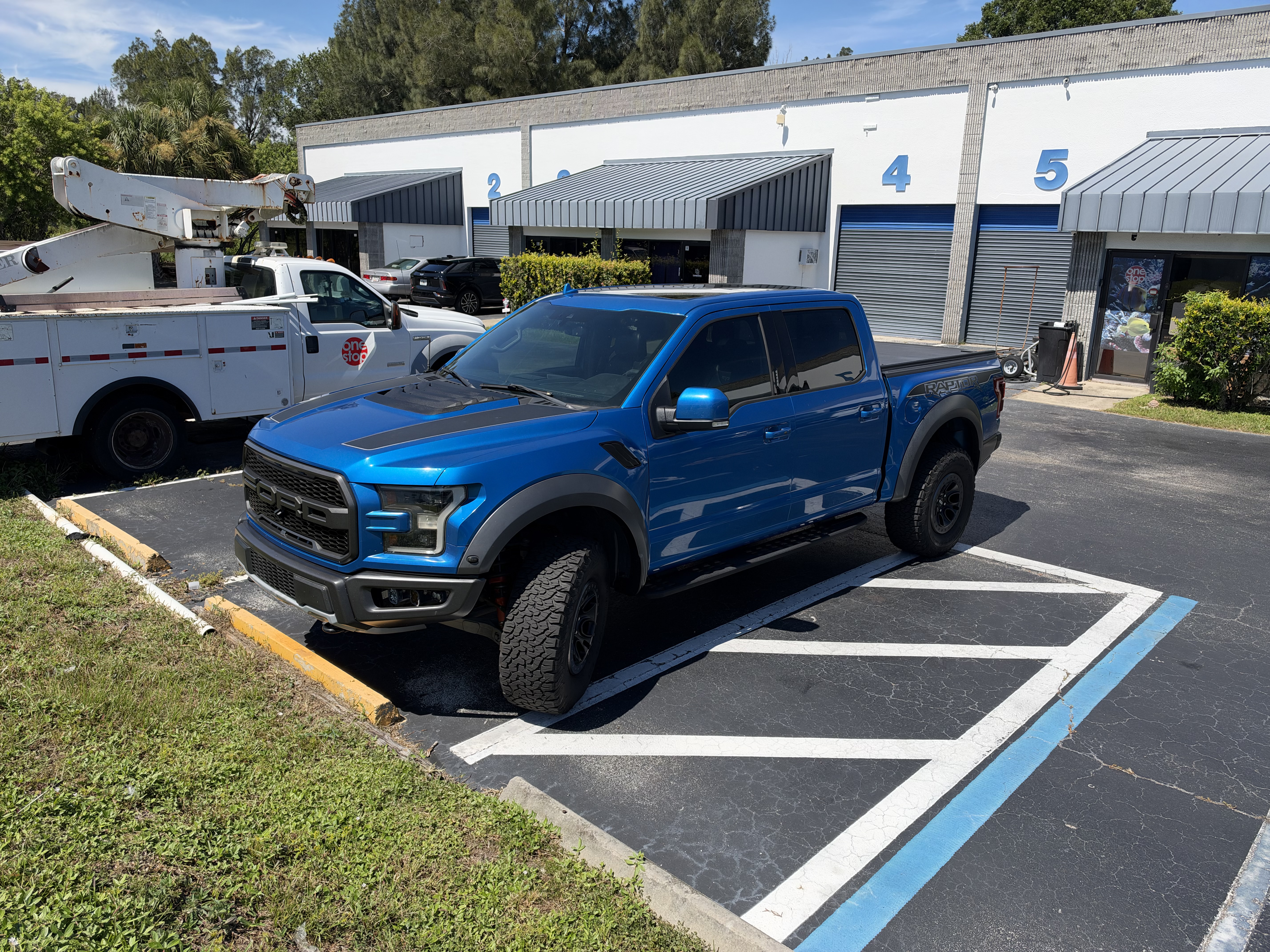 Used 2019 Ford F150 Raptor w/ Equipment Group 802A Luxury AWD/4WD image 10