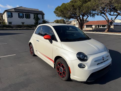 Used 2017 FIAT 500 e w/ Esport Package FWD image 2