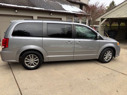 Used 2014 Dodge Grand Caravan SXT image 9