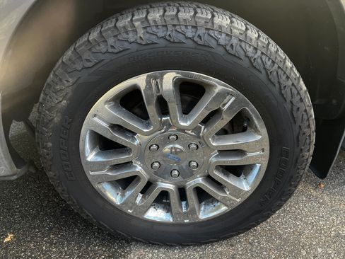 Used 2011 Ford F150 Lariat w/ Lariat Chrome Pkg image 14