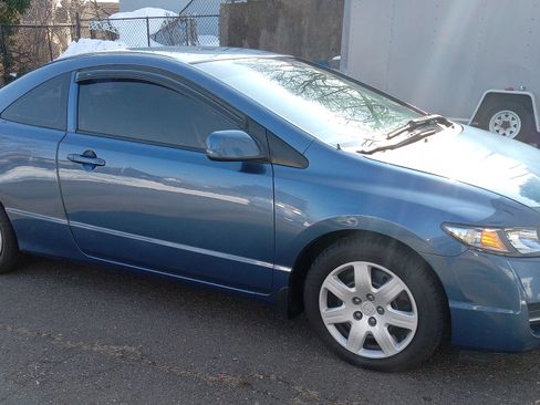 Used 2010 Honda Civic LX image 1