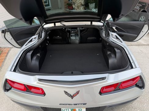 Used 2019 Chevrolet Corvette Stingray Coupe w/ 1LT RWD image 12