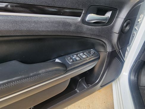 Used 2016 Chrysler 300 Limited image 15
