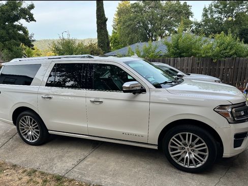 Used 2022 Ford Expedition Max Platinum AWD/4WD image 2