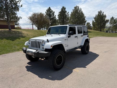 Used 2018 Jeep Wrangler Unlimited Sahara AWD/4WD image 1