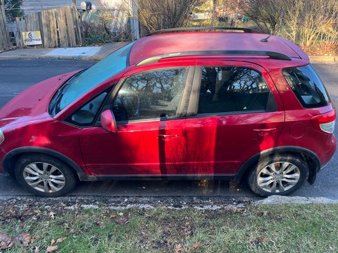 Used 2013 Suzuki SX4 AWD Hatchback image 4