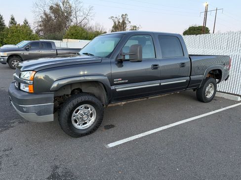 Used 2003 Chevrolet Silverado 2500 LS w/ Skid Plate Package image 2