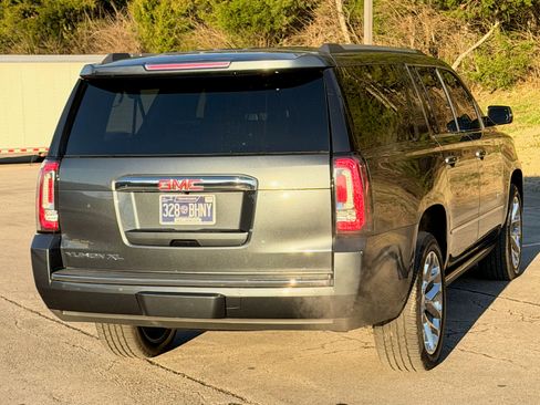 Used 2020 GMC Yukon XL Denali w/ Denali Premium Package image 9