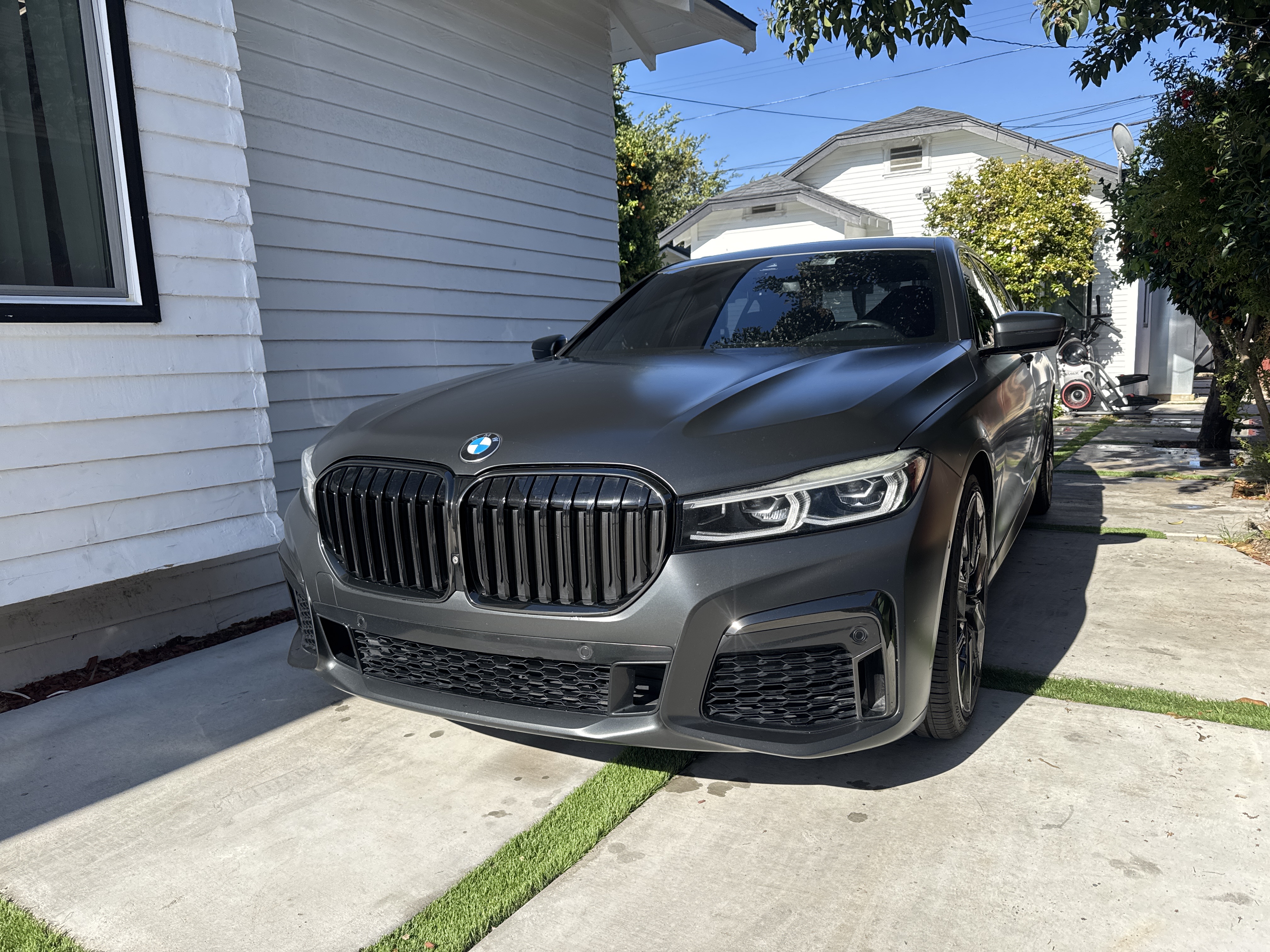 Used 2022 BMW 740i w/ M Sport Package RWD image 1