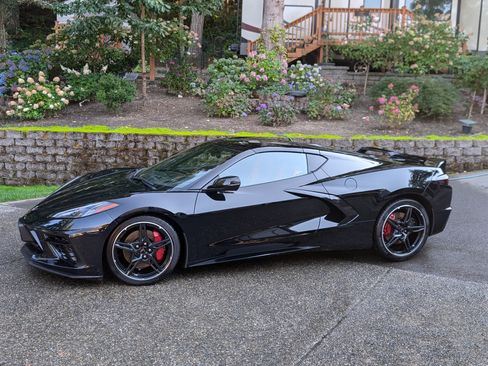 Used 2021 Chevrolet Corvette Stingray Premium Cpe w/ Z51 Performance Package image 1