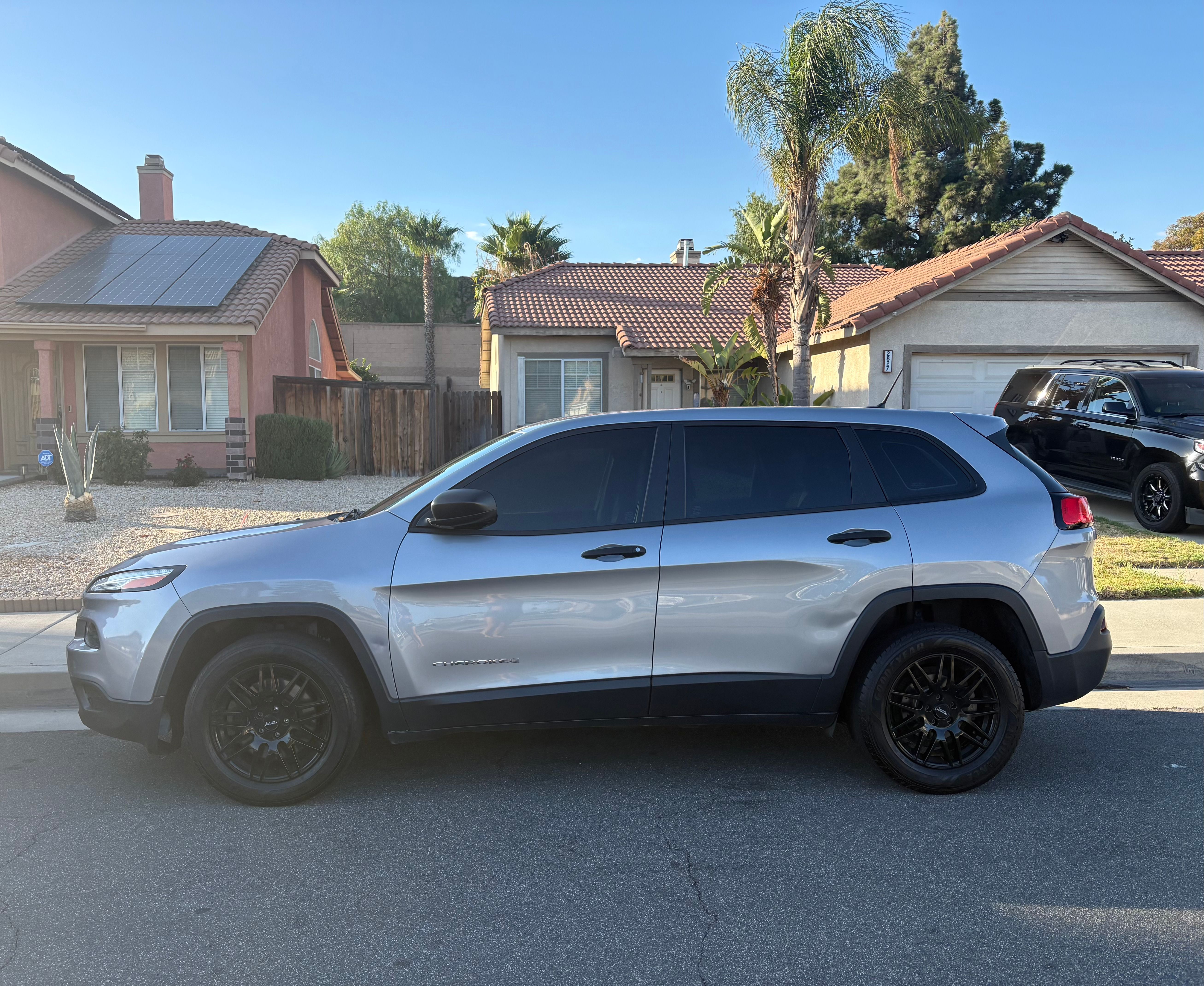 Used 2015 Jeep Cherokee Sport FWD image 6