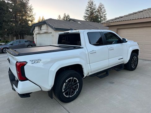 Used 2024 Toyota Tacoma TRD Sport w/ TRD Sport Upgrade Package RWD image 6