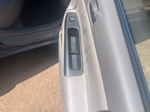 Used 2006 Toyota Camry XLE FWD image 16