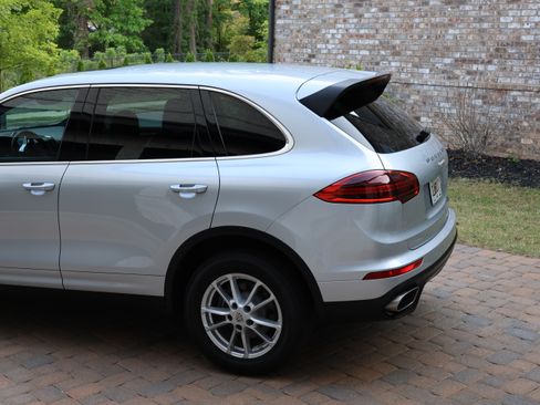 Used 2016 Porsche Cayenne Diesel AWD/4WD image 4