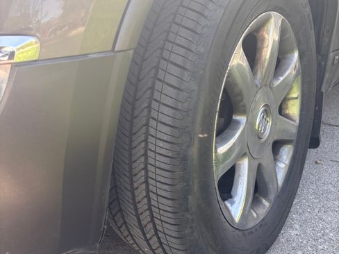 Used 2010 Buick Enclave CXL FWD image 13