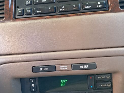 Used 1998 Lincoln Town Car Signature image 12