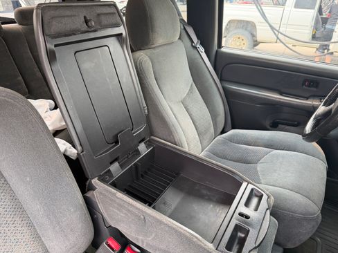 Used 2004 Chevrolet Silverado 3500 LS w/ Heavy-Duty Power Package AWD/4WD image 22