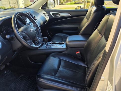 Used 2020 Nissan Pathfinder SL image 11