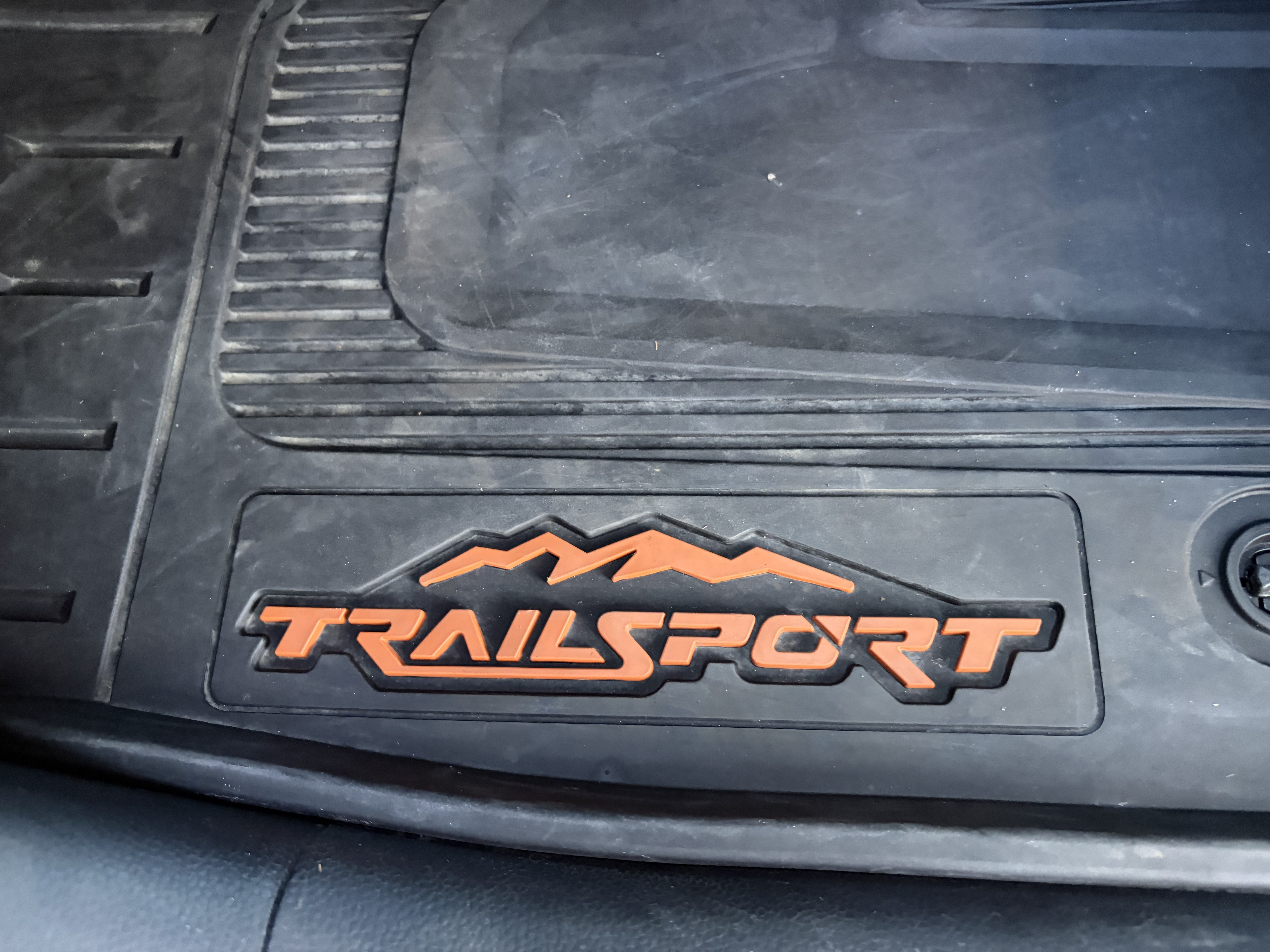 Used 2025 Honda Pilot TrailSport image 8