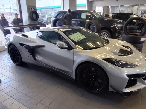 Used 2026 Chevrolet Corvette ZR1 w/ ZR1 Carbon Fiber Aero Package image 1