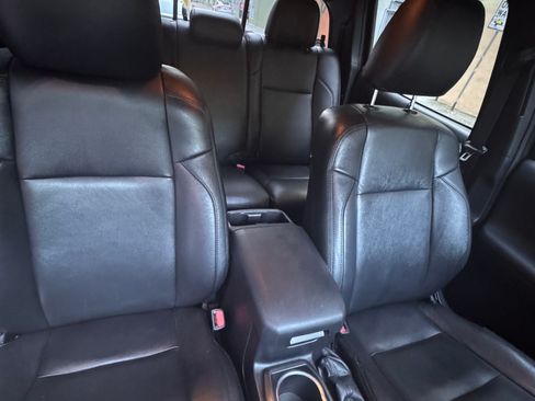 Used 2020 Toyota Tacoma TRD Sport w/ Technology Package image 6