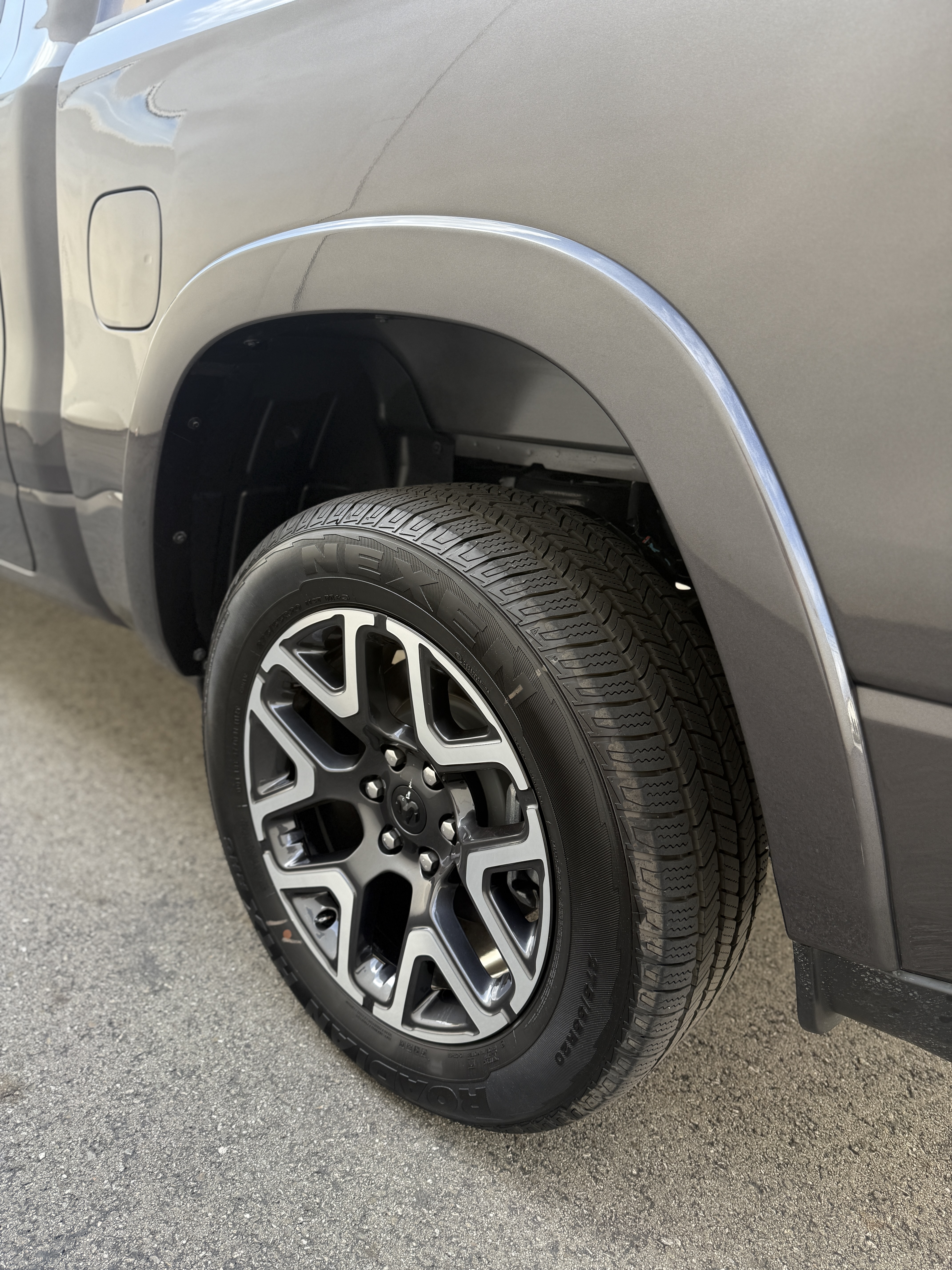 Used 2026 RAM 1500 Laramie AWD/4WD image 6