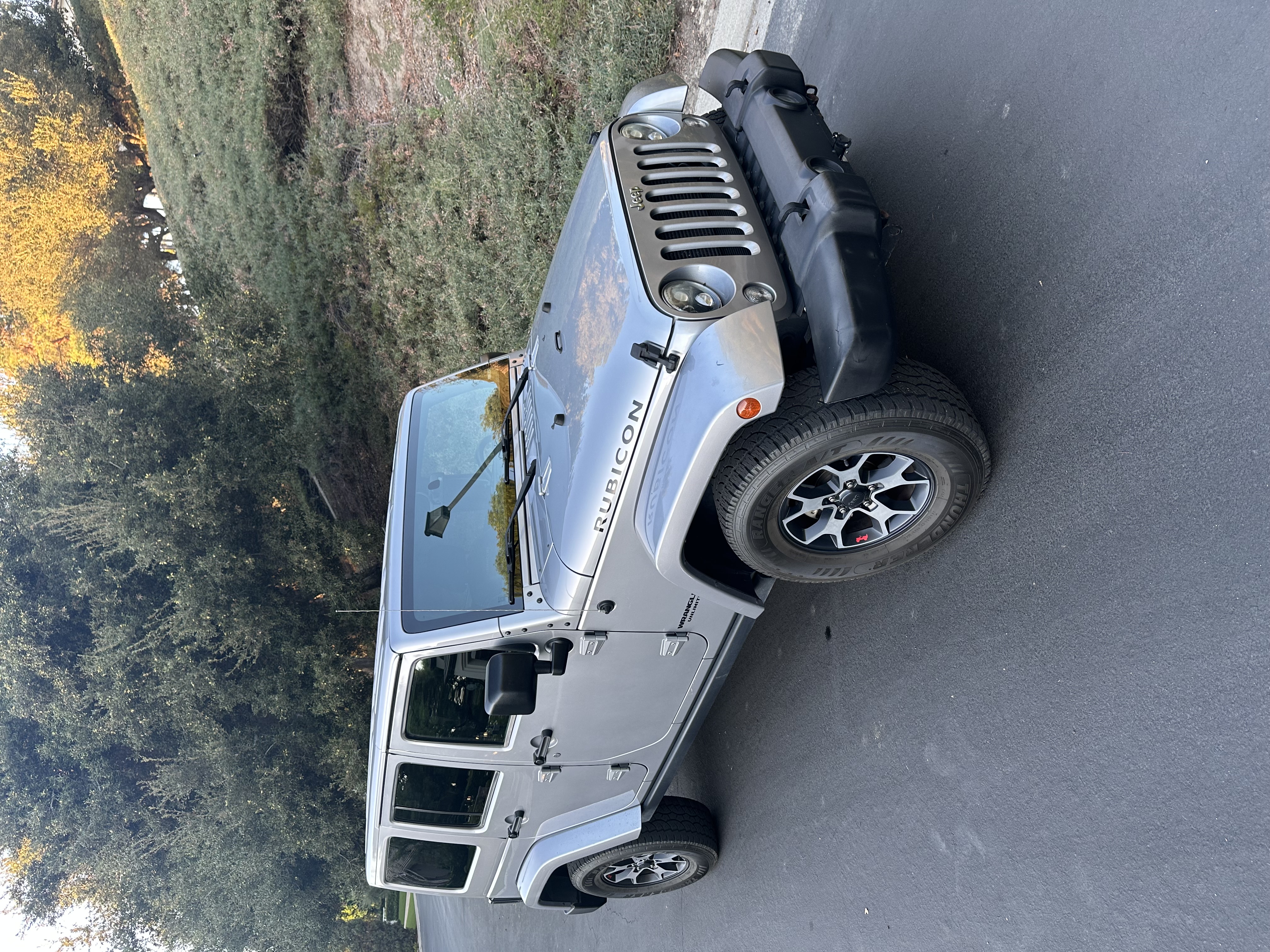 Used 2015 Jeep Wrangler Unlimited Rubicon w/ Connectivity Group AWD/4WD image 1