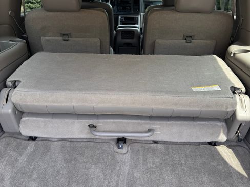 Used 2005 GMC Yukon XL SLT w/ SLT Preferred Equipment Group AWD/4WD image 30