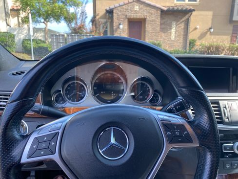 Used 2012 Mercedes-Benz E 550 4MATIC Sedan image 12