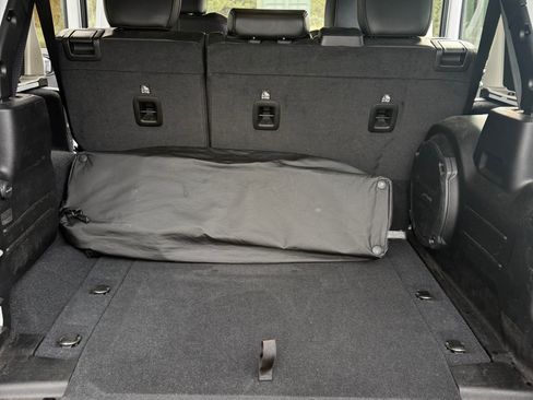 Used 2022 Jeep Wrangler Unlimited Sahara AWD/4WD image 9