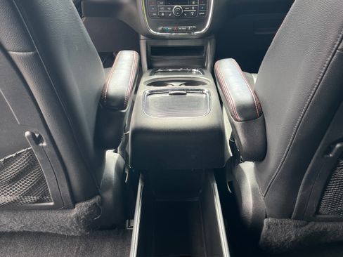 Used 2012 Dodge Grand Caravan R/T w/ Driver Convenience Group FWD image 11