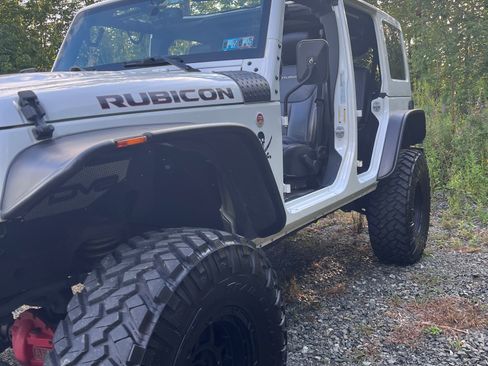 Used 2016 Jeep Wrangler Unlimited Rubicon image 6