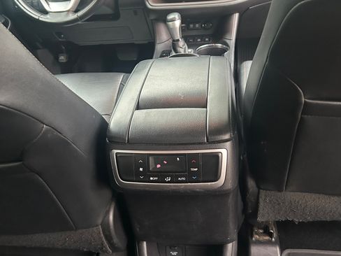 Used 2018 Toyota Highlander XLE AWD/4WD image 16