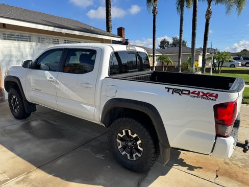 Used 2018 Toyota Tacoma TRD Off-Road image 5