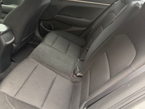Used 2018 Hyundai Elantra SE image 7